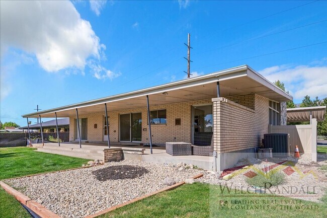 Building Photo - Beautifully Updated Single Family Home in ...