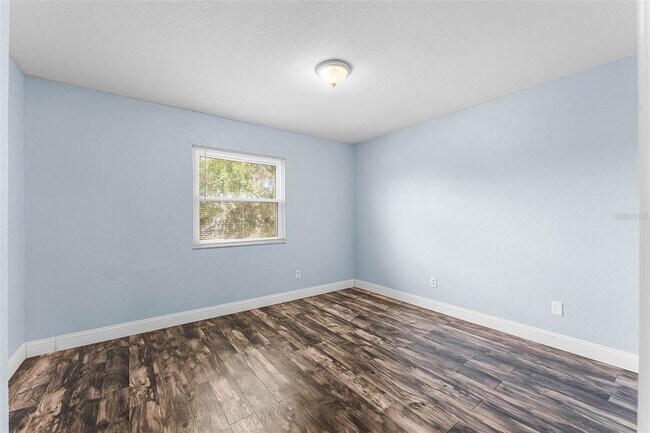 Building Photo - 119 Floral Ct