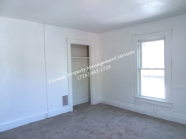 Building Photo - 416 E Reynolds St