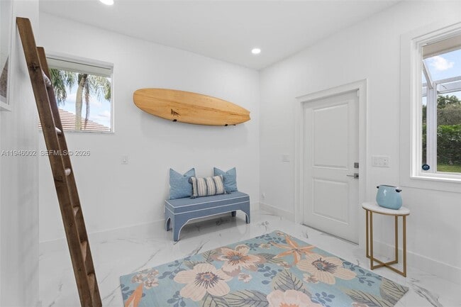 Building Photo - 17 Surrey Rd