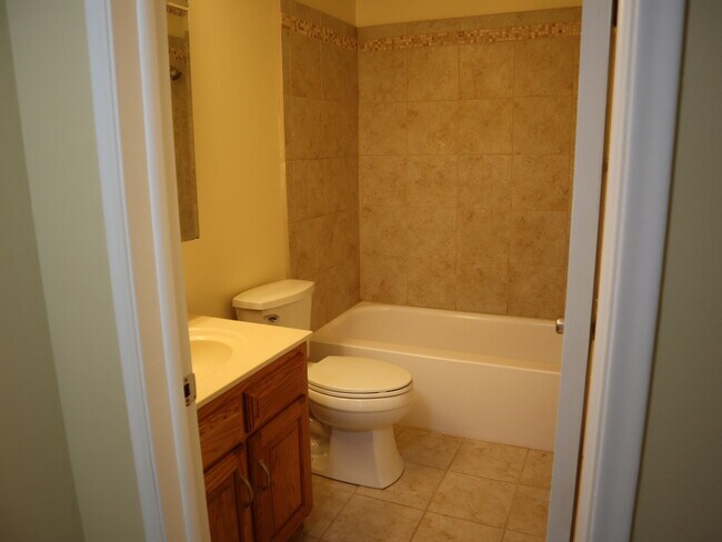Building Photo - 951 Barclay Ln