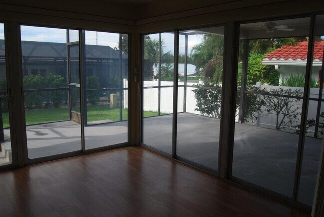 Building Photo - SEMINOLE HOME IN DESIRABLE CANTERBURY CHASE
