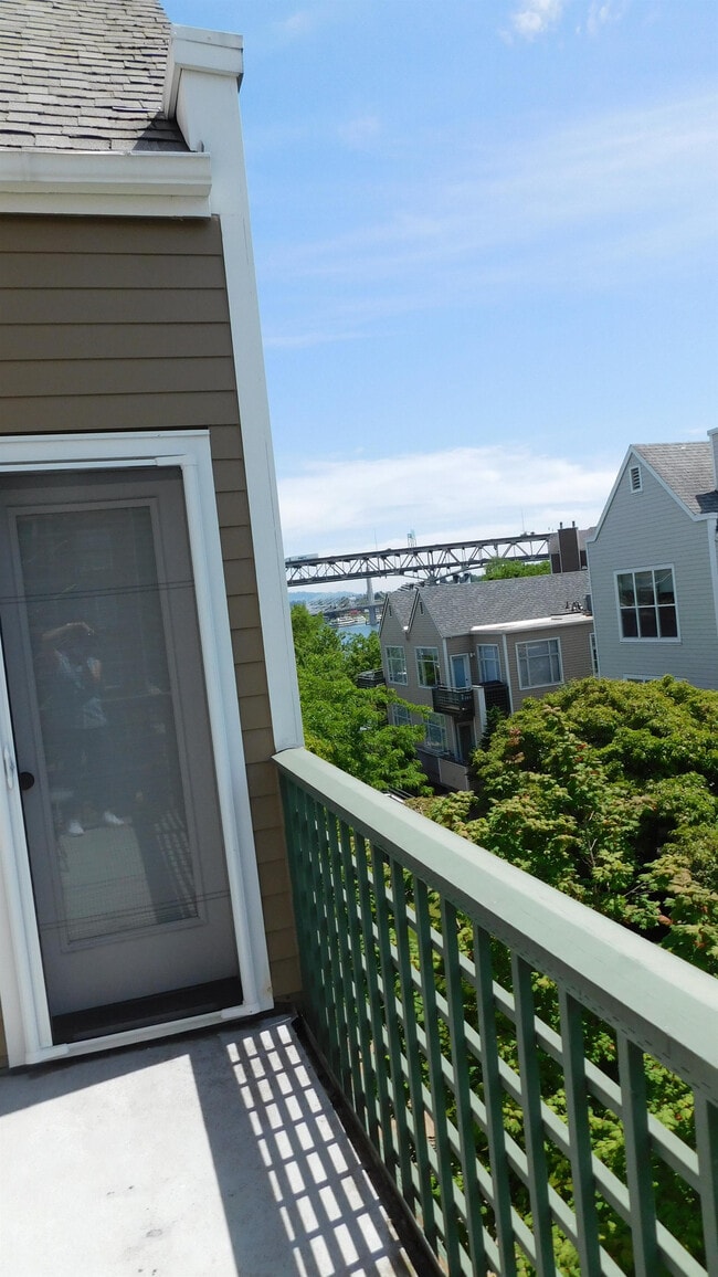 Building Photo - 1630 S Harbor Way