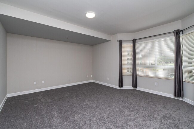 Building Photo - 16101 Emerald Estates Dr