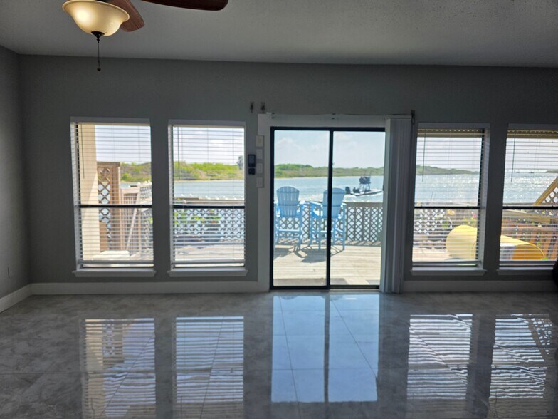 Building Photo - 15337 Bonasse Ct