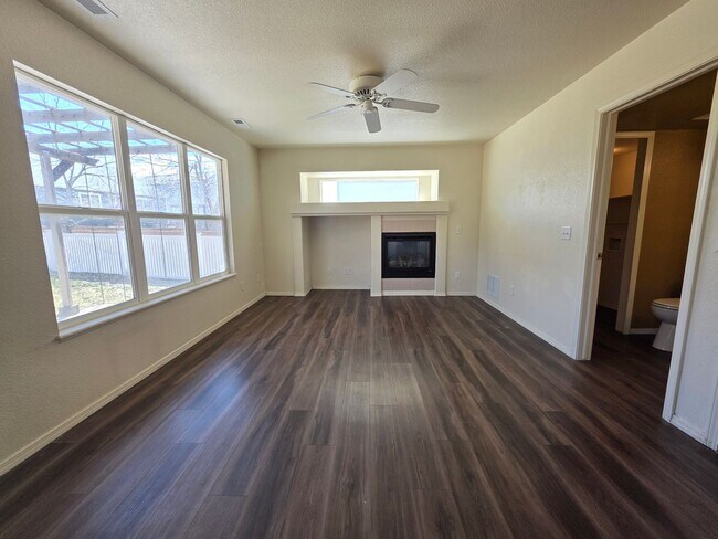 Building Photo - Gorgeous 4 Bed 4 bath Home In Wagon Trails!!