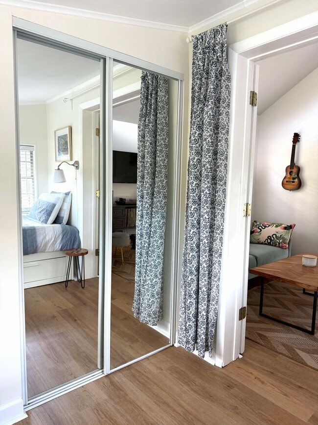 Building Photo - 2 Bedroom 2 Bath Annual Furnished Cottage ...