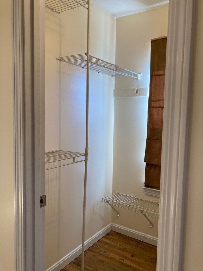 Building Photo - **Backyard offers Country Setting in City ...