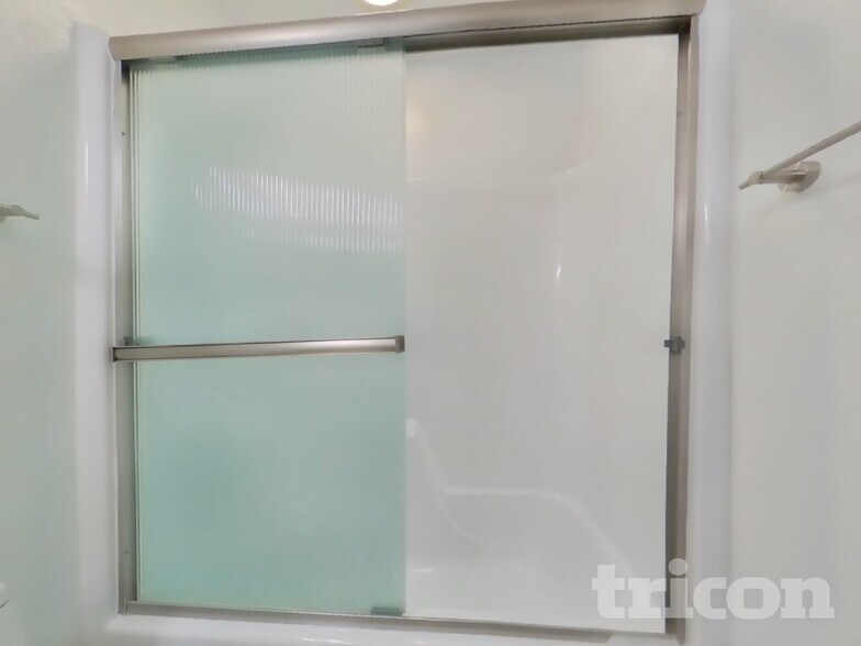 Building Photo - 2108 W Hermosa Dr