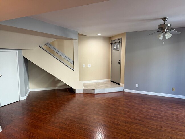 Building Photo - 2 bed, 2.5 bath Le Parc townhome