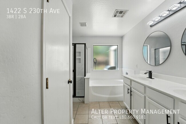 Building Photo - 1422 S 230th Ave