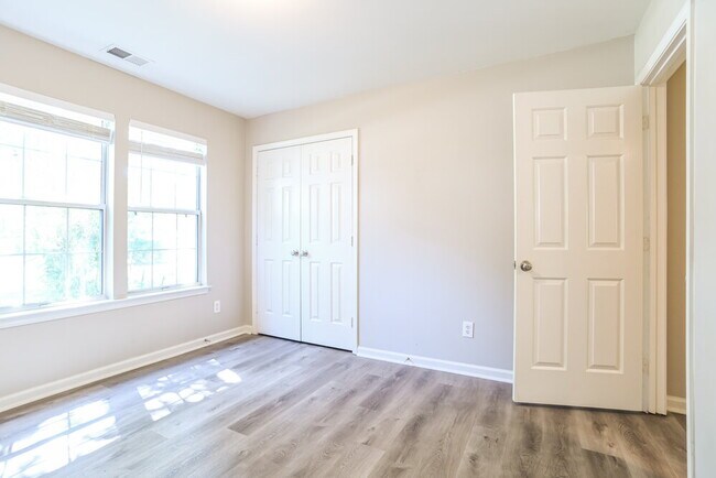 Building Photo - 3705 Arthur St