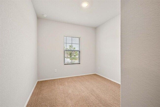 Building Photo - 204 Lily Pond Trl