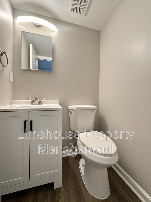 Building Photo - 5652 Glen View Dr