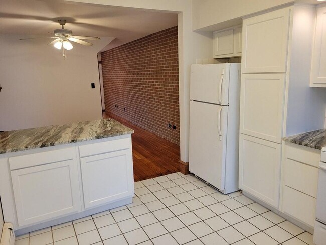 Building Photo - 319 Woodlawn Ave