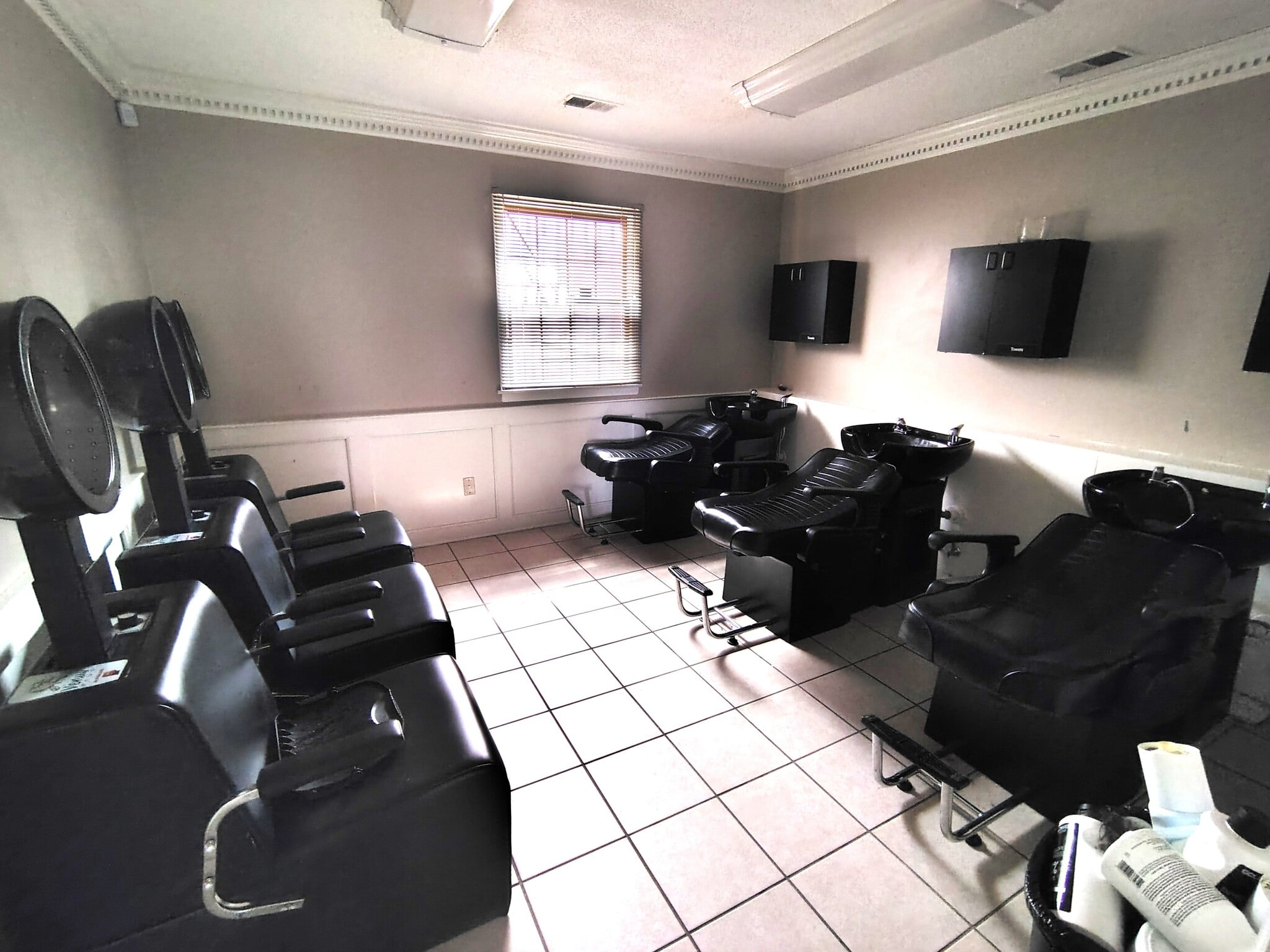 Building Photo - 5772 Rayben Cir