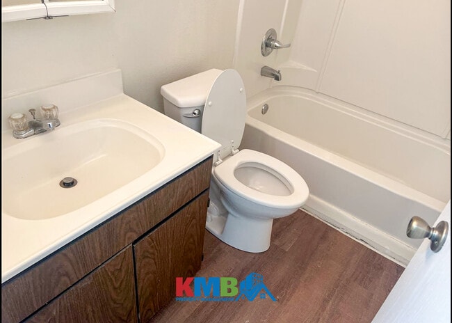 Building Photo - 736 Michael St