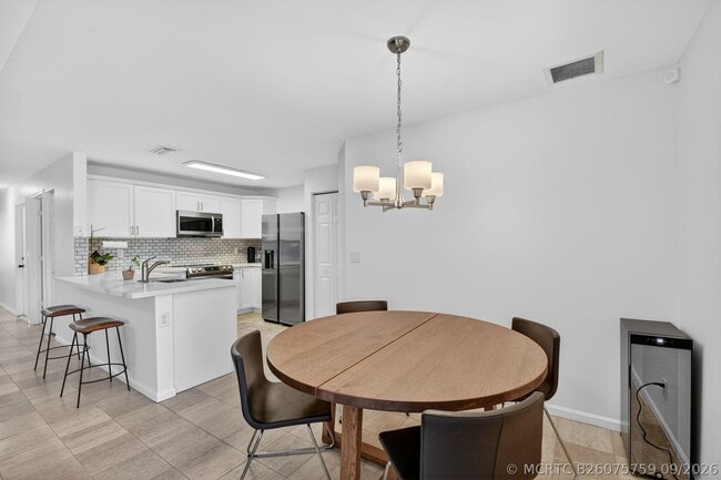 Building Photo - 3387 Commodore Ct