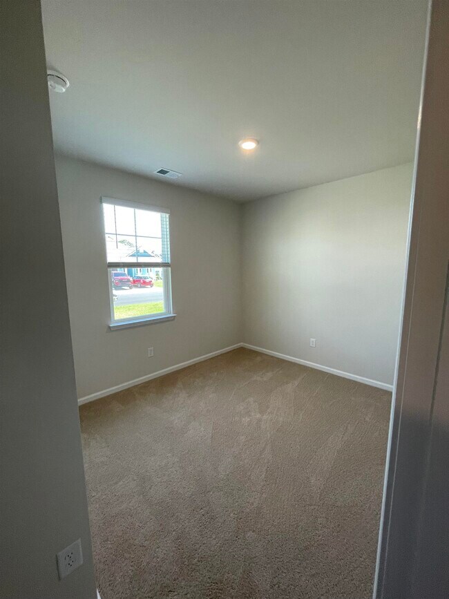 Building Photo - 5175 Yellowstone Dr