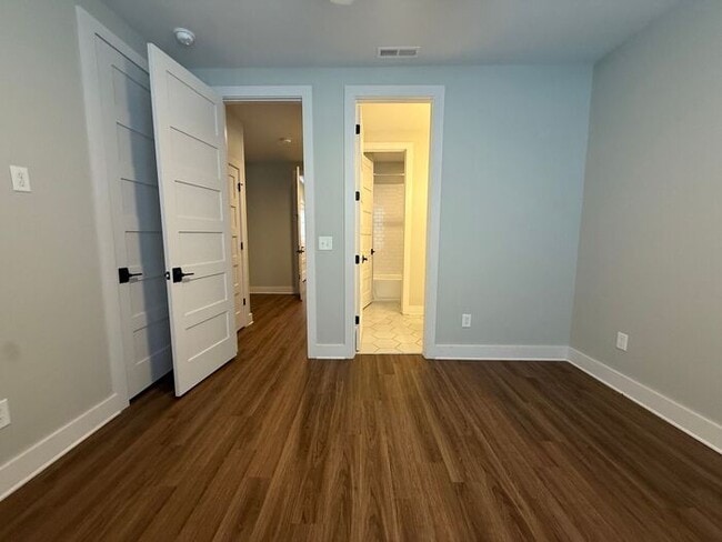 Building Photo - Modern 1 Bedroom Condo in the Heart of Melrose