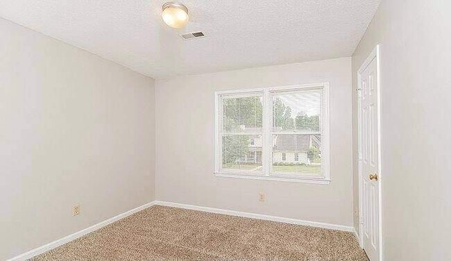 Building Photo - 20 Windale Ct