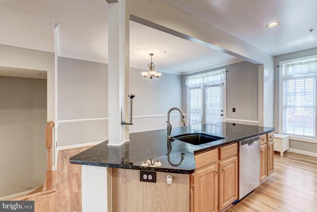 Building Photo - 5820 Pearson Ln