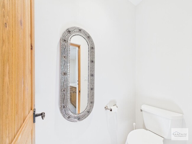 Building Photo - Beautifully Done Custom Built Townhouse wi...