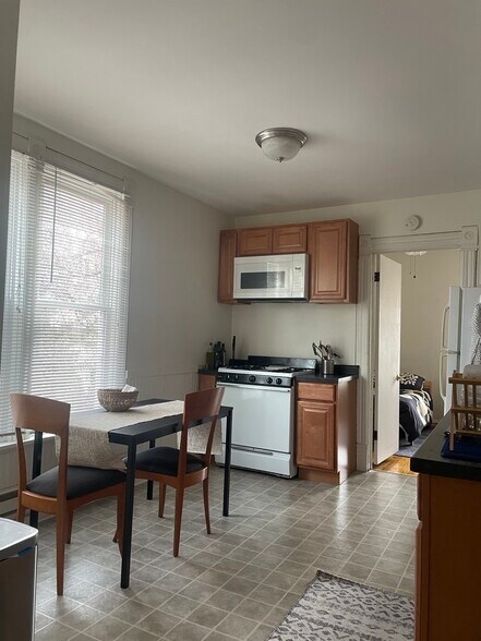 Kitchen - View 1 - 1251 Spaight St