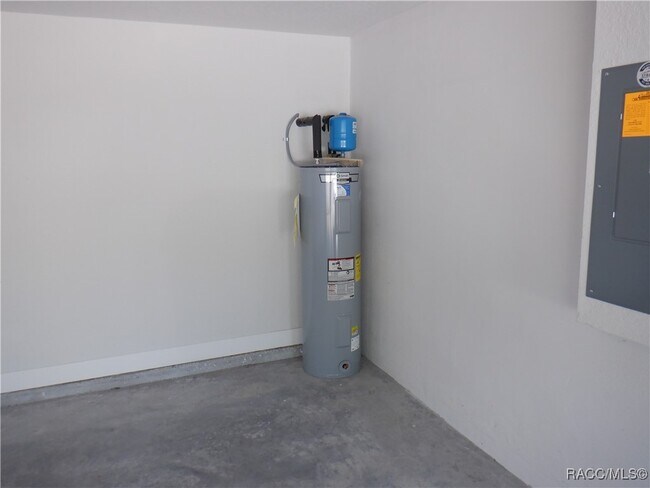 Building Photo - 1155 S Brookfield Dr
