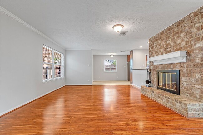 Building Photo - 3250 Three Pines Dr