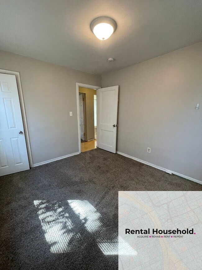 Building Photo - Stunning 3-Bedroom 1-Bath Bunglaow Located in Eastpointe