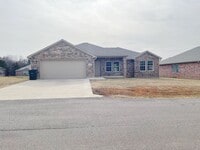 Building Photo - Adorable home in a quiet neighborhood