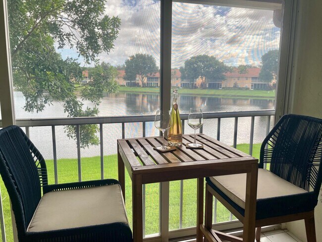 Building Photo - 9709 Shadybrook Dr