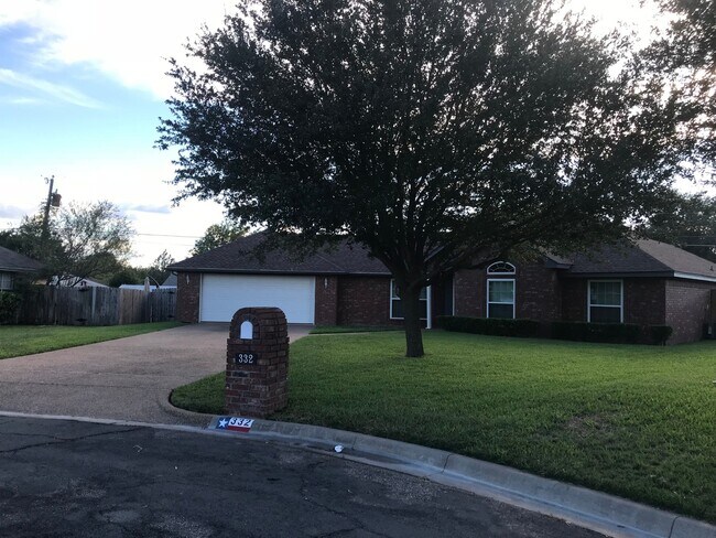 Building Photo - 3/2 super clean and move in ready in MIDWAY ISD