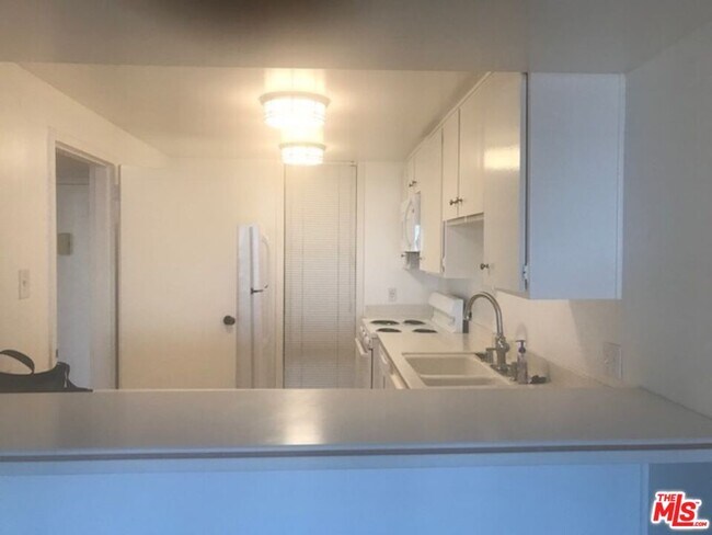 Building Photo - 4314 Marina City Dr