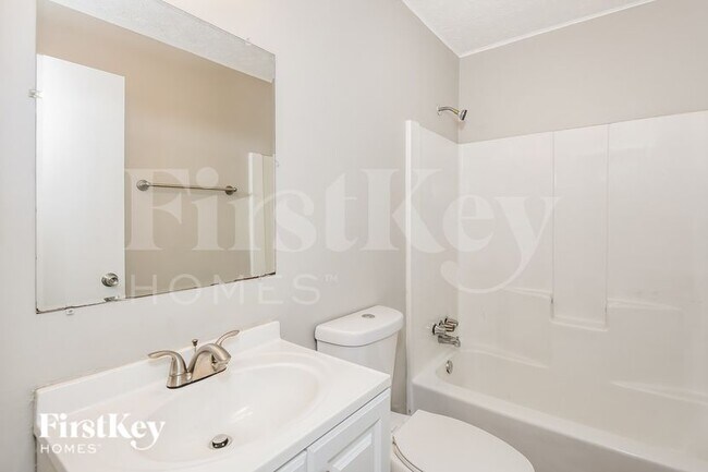 Building Photo - 125 Creekview Dr