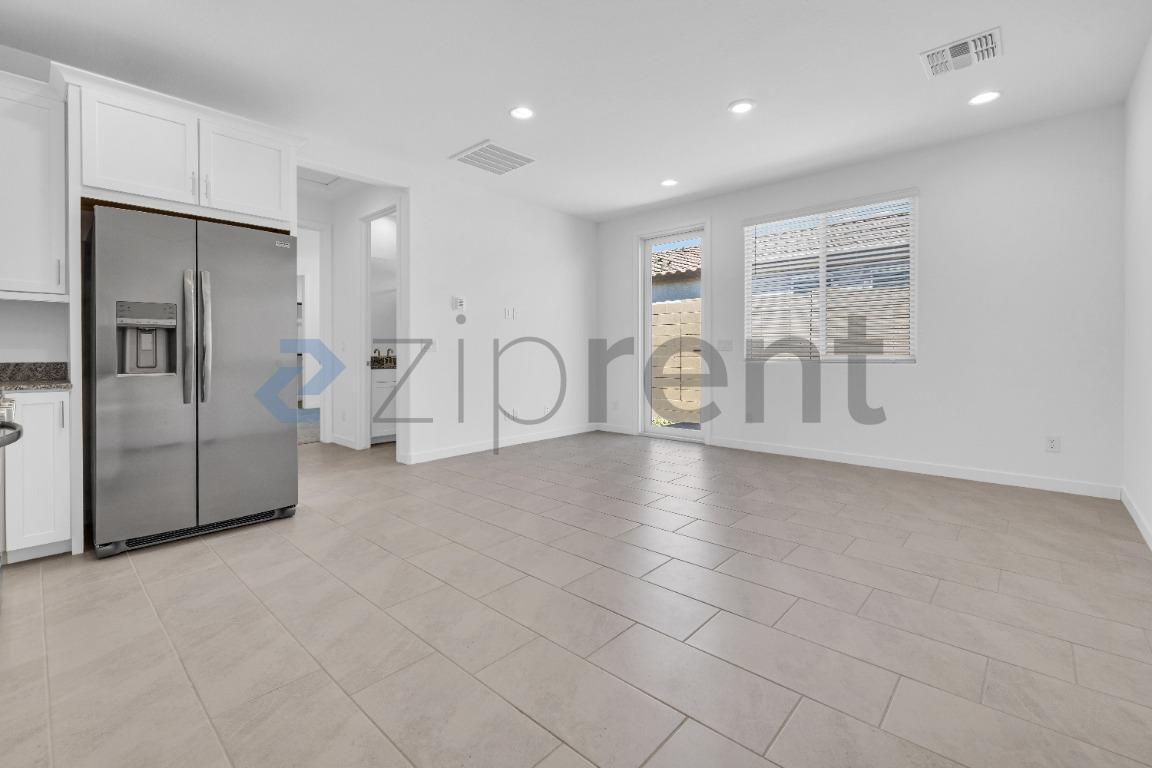 Building Photo - Unit