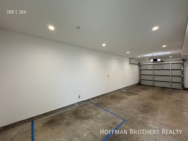 Building Photo - 660 Mariposa Ave