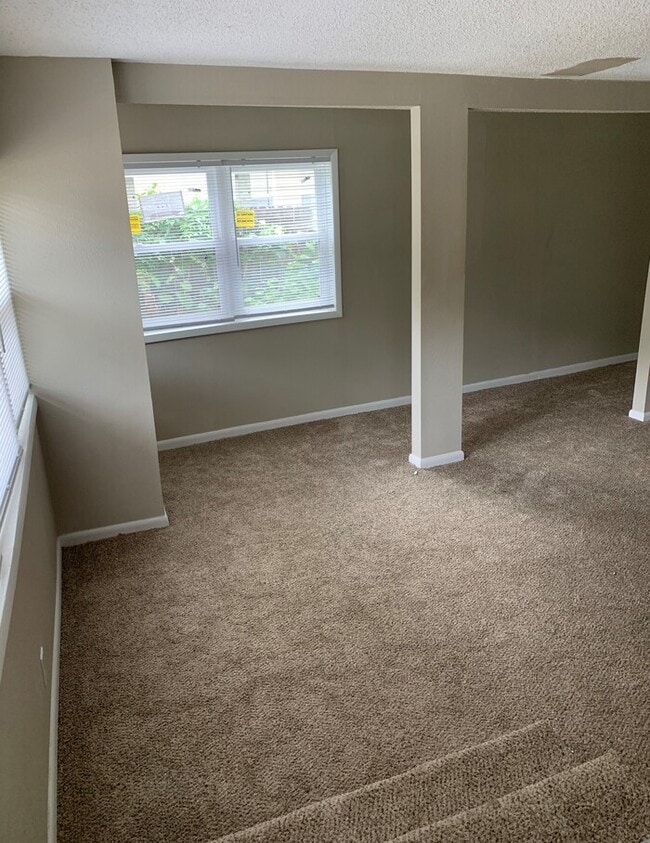 Building Photo - Beautifully Updated 3-Bedroom Home in Nort...