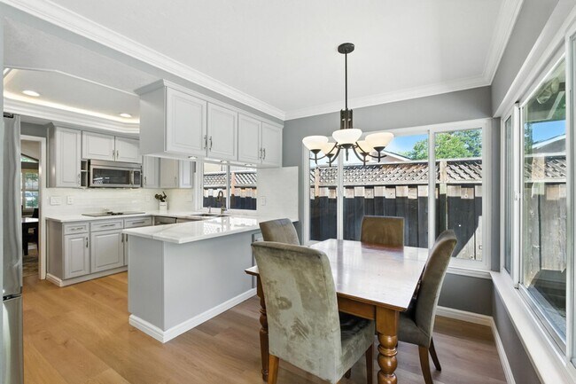 Building Photo - WILLOW GLEN - Beautifully updated with hig...