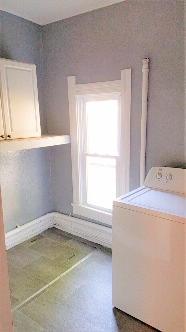 Building Photo - 618 Cottage Ave