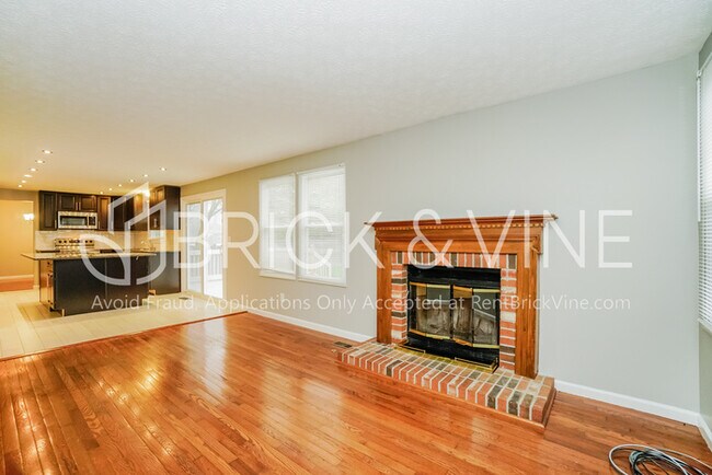 Building Photo - 5837 Snowdrop Ave