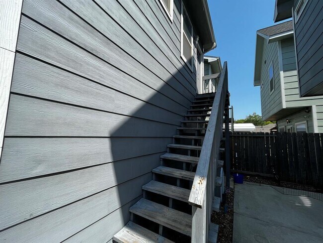 Building Photo - 7913 Dyer St