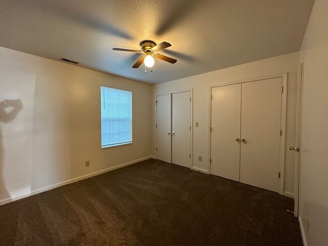 Building Photo - Waters Edge Drive-1851 (x4)