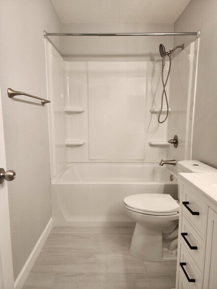 Building Photo - 143 S Doran