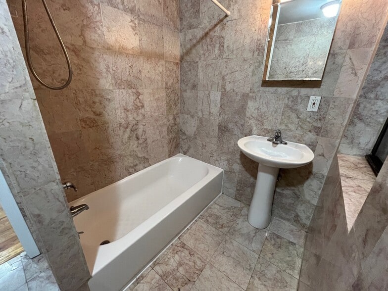 Building Photo - 161 Stanton St