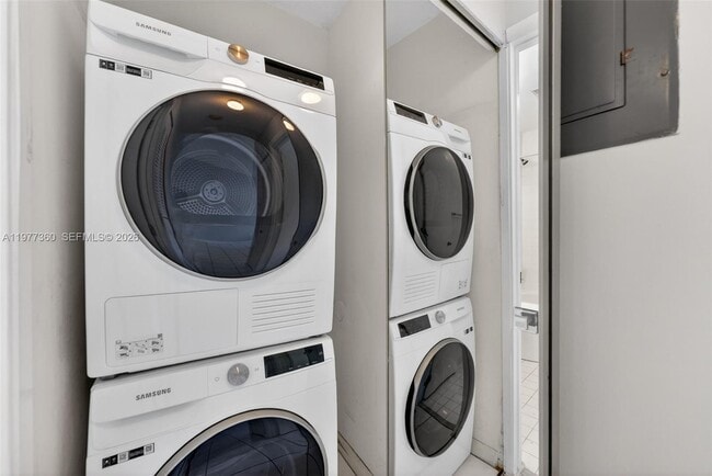 Building Photo - 7680 SW 156th Ct