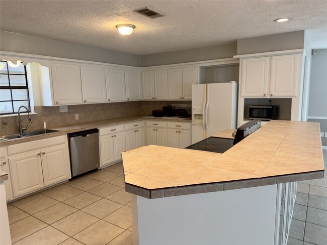 Building Photo - 22 Sue Ln