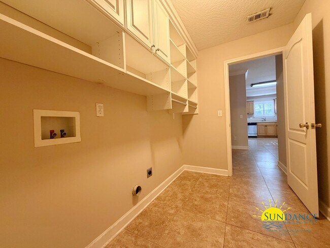 Building Photo - Charming 3-Bedroom Home in Elliott Point, Fort Walton Beach!