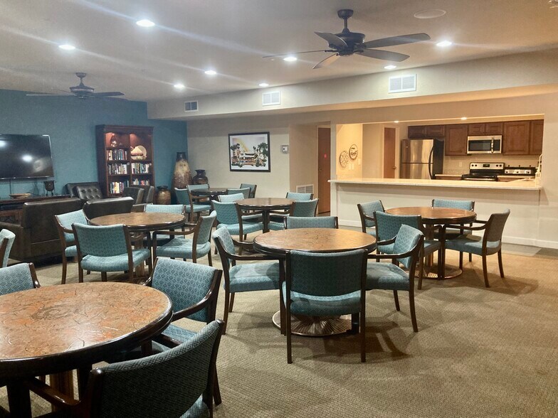 Building Photo - 12222 N Paradise Village Pky W